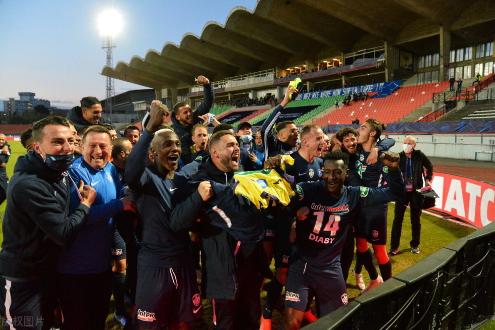 质疑声仍在-利物浦迎法国杯关键赛，窗口期扳平良机，管理层满意，球队文化再被提及的简单介绍