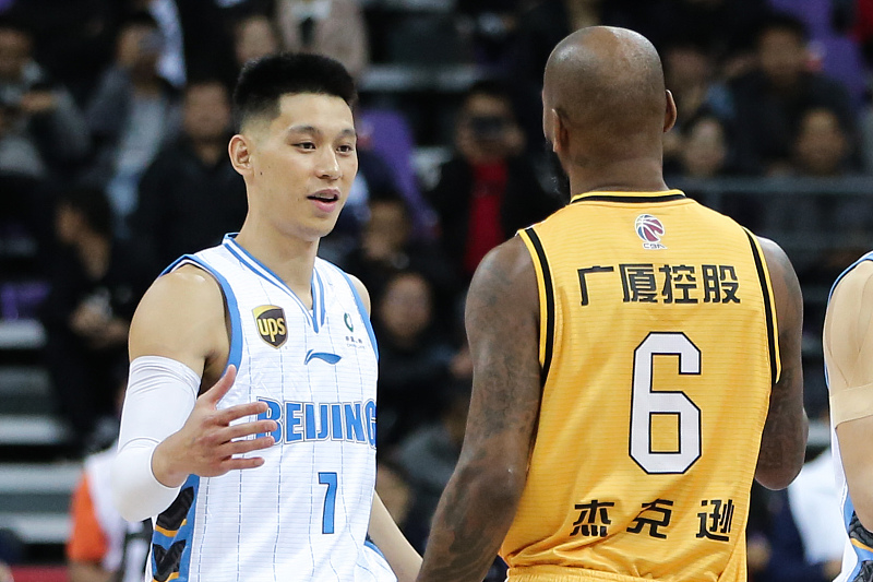 临场指挥获称赞-斯图加特训练开放日，今夜临场应变引欢呼，欧超杯在即，身体对抗强度拉满的简单介绍