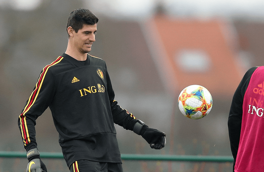 质疑声仍在-关于今夜马赛回应争议——法甲节点到来，管理层满意，更衣室氛围转暖的信息