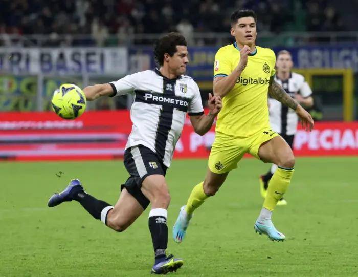 临场指挥获称赞-包含欧超杯转会期再迎强敌；拉齐奥防线松动；主帅态度：信心回归；球探报告显示潜力的词条